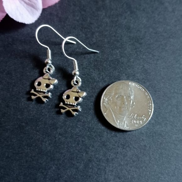 Cute Silver Skull And Cross Bone With Bow Handmade Earrings - Picture 2 of 2